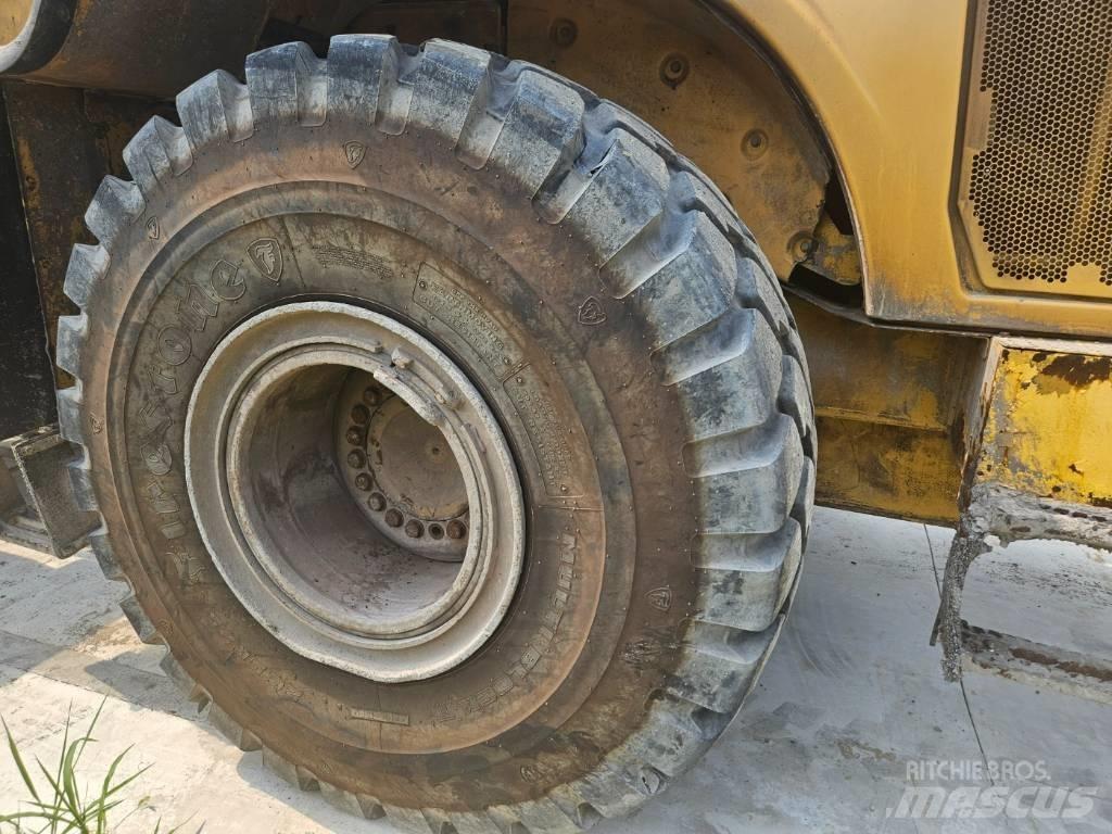 CAT 972 H Chargeuse sur pneus