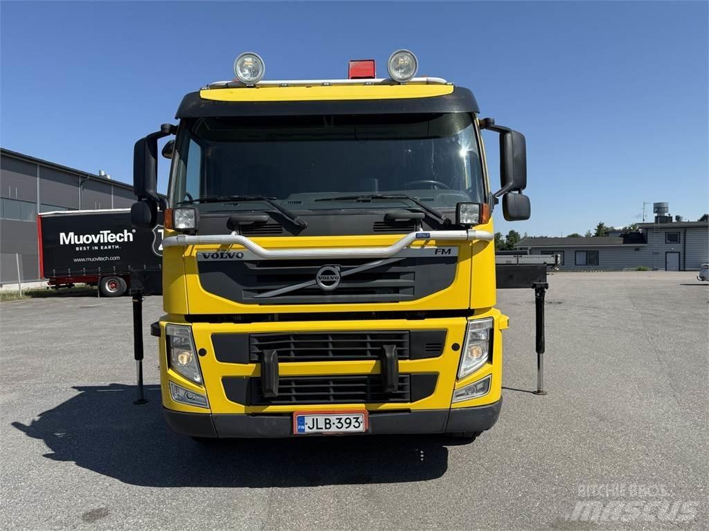 Volvo FM 370 6X2 Camion plateau ridelle avec grue