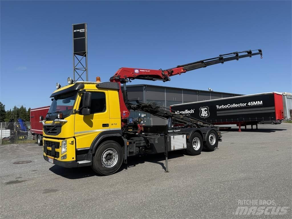 Volvo FM 370 6X2 Camion plateau ridelle avec grue