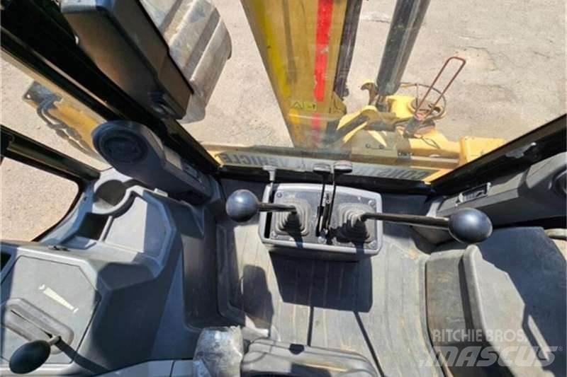 CAT 426F2 TLB Tractopelle
