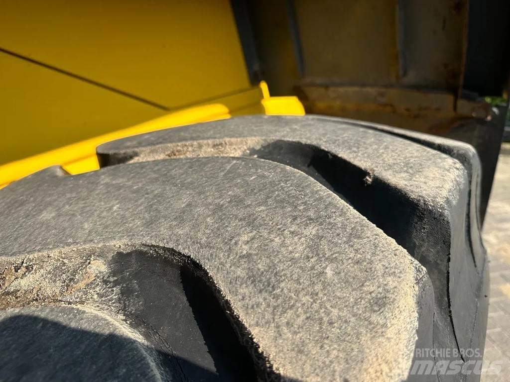 Komatsu WA270-3 Chargeuse sur pneus