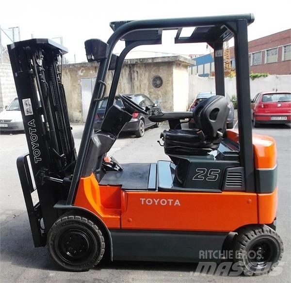 Toyota 7 FBMF 25 Chariots élévateurs électriques