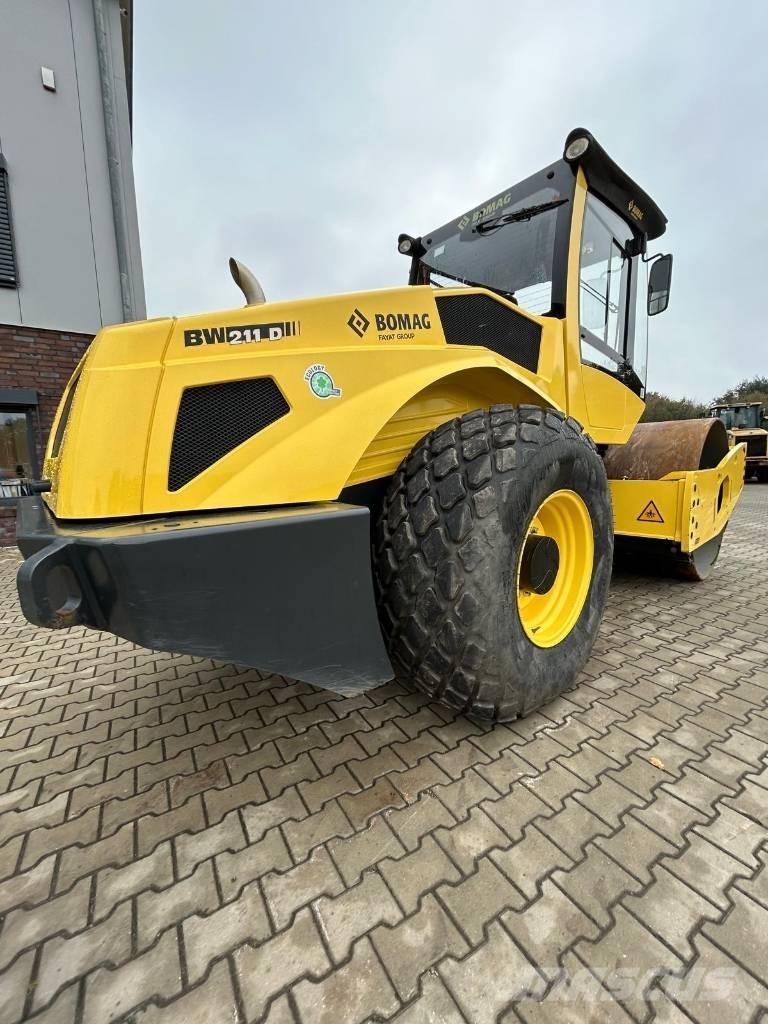 Bomag BW 211 D-5 Rouleaux monocylindre