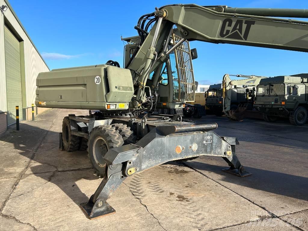 CAT 318 Pelle sur pneus