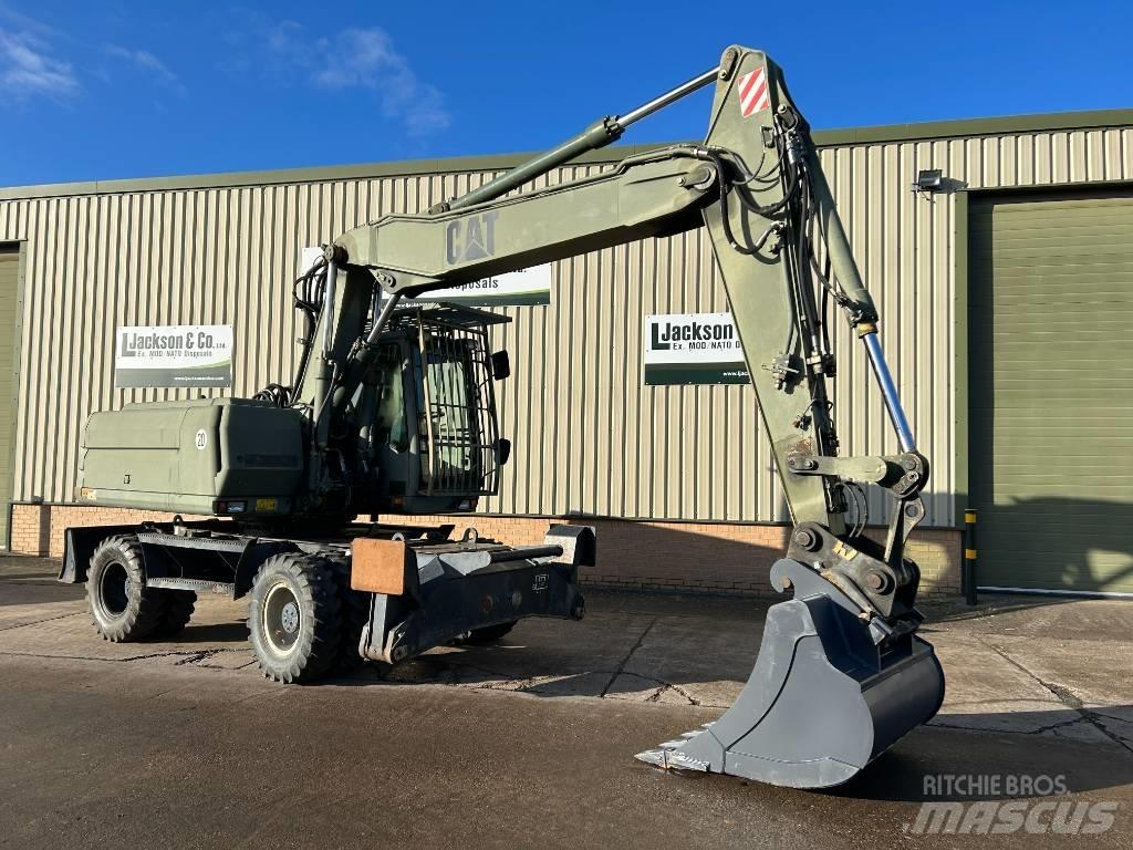 CAT 318 Pelle sur pneus