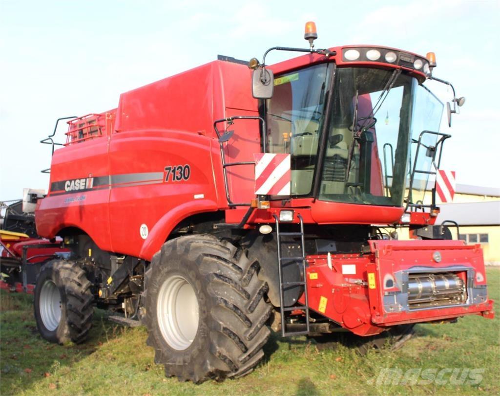 Case IH AF 7130 Moissonneuse batteuse