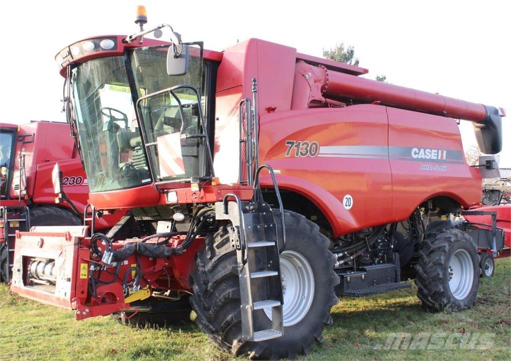 Case IH AF 7130 Moissonneuse batteuse