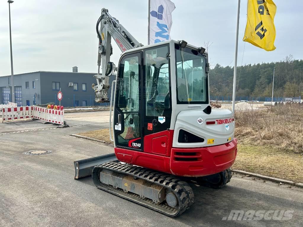 Takeuchi TB 240 Mini pelle < 7t
