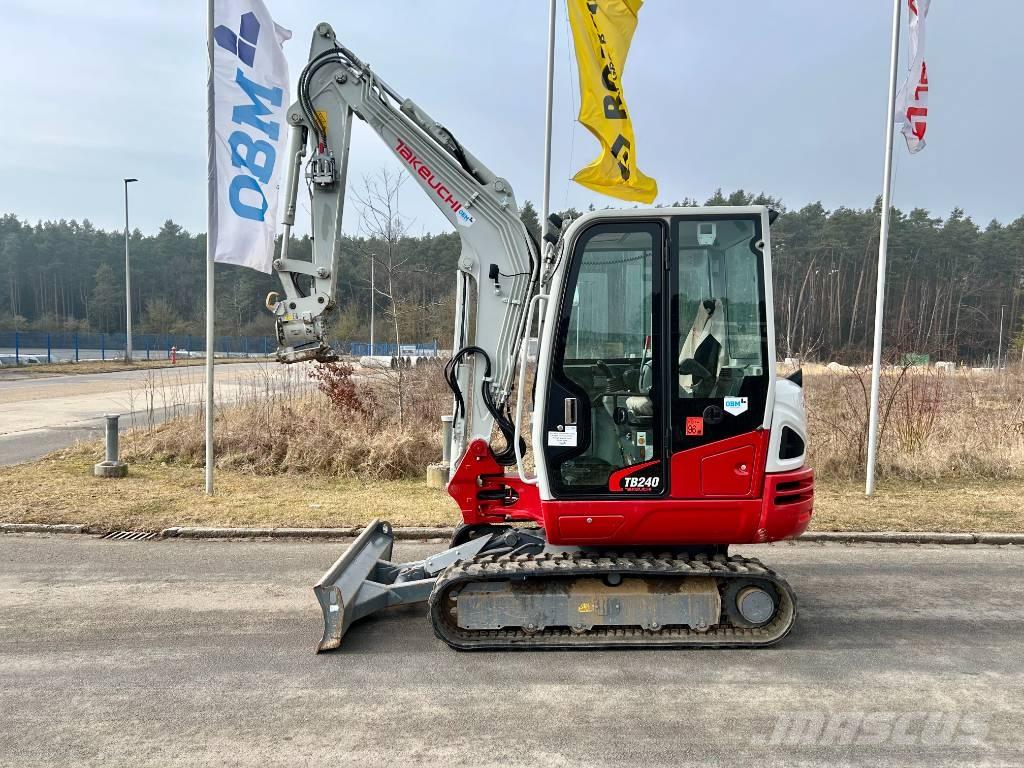 Takeuchi TB 240 Mini pelle < 7t