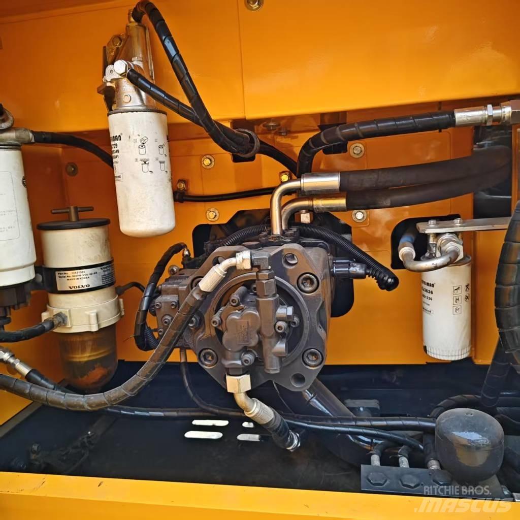 Volvo 250DL Pelle sur chenilles