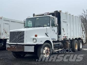 Volvo WG64 Camion poubelle