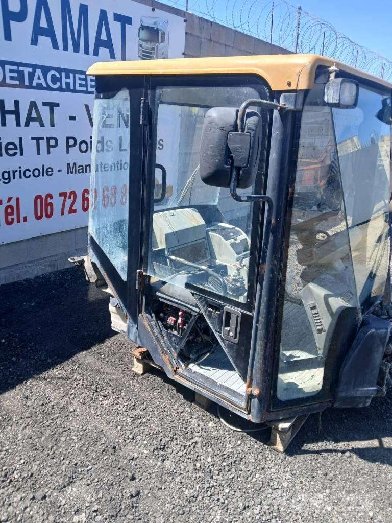 CAT 906 Cabine