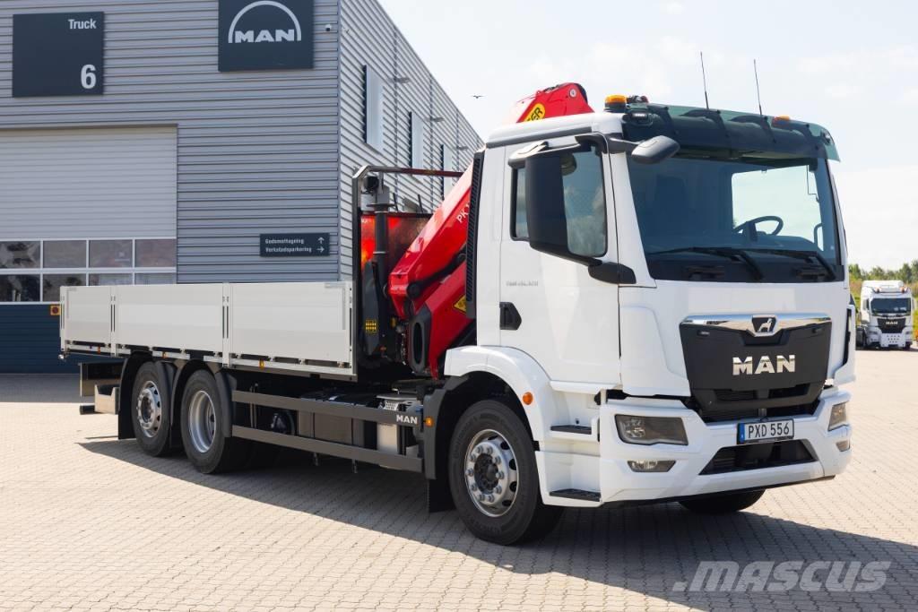 MAN TGM 26.320 6x2-4 Camion plateau ridelle avec grue
