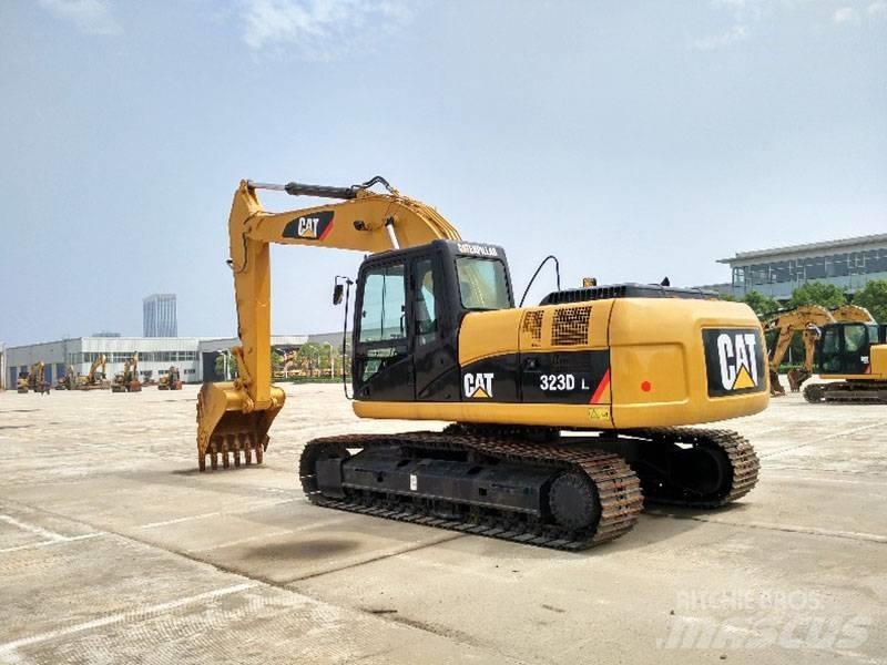 CAT 323 Pelle sur chenilles