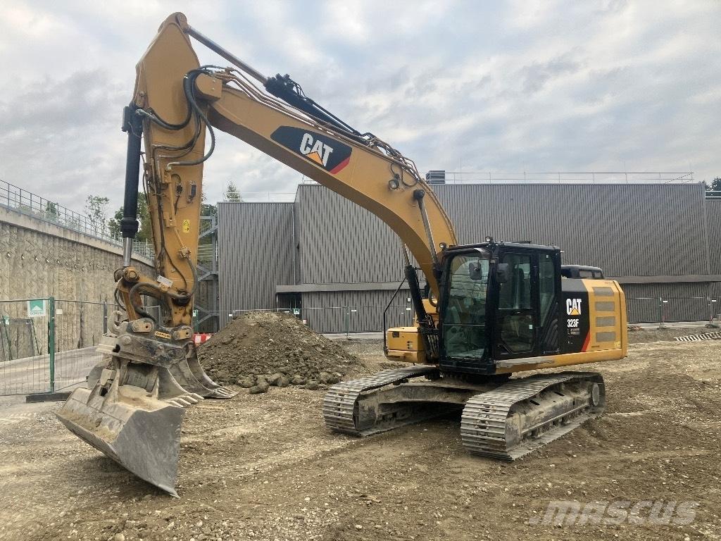 CAT 323 F L Pelle sur chenilles