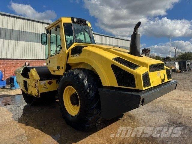 Bomag BW 213 D H-4 Rouleaux monocylindre