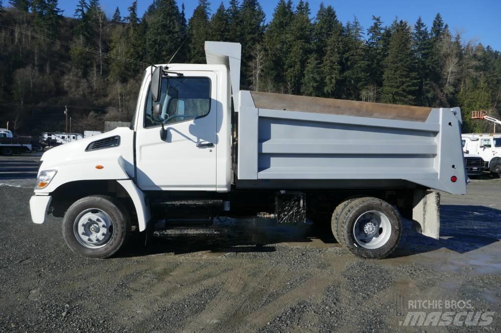 Hino 258 LP Camion benne