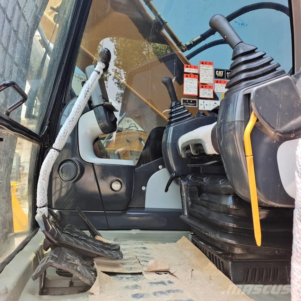 CAT 324 D Pelle sur chenilles