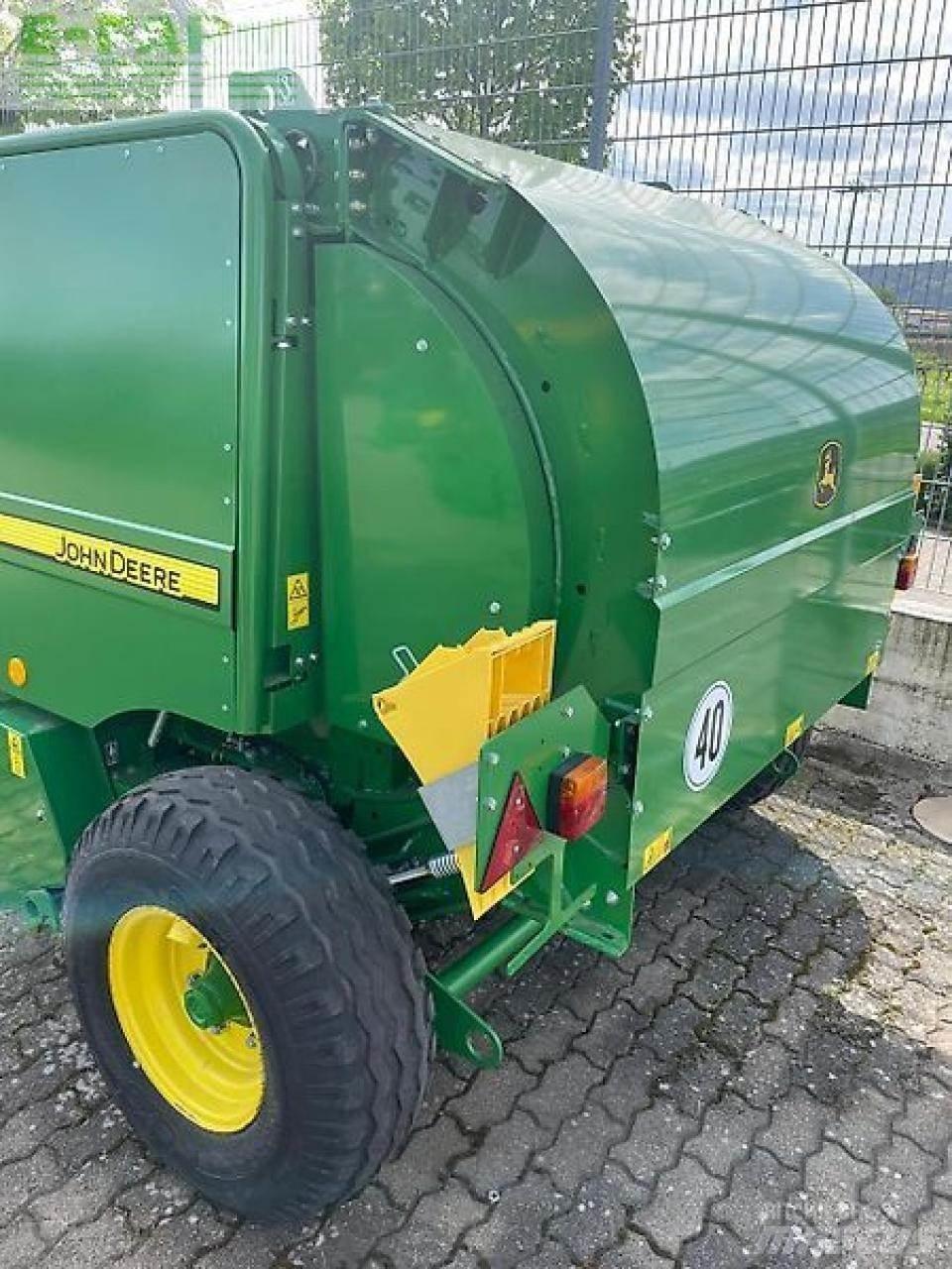 John Deere f440e Presse cubique