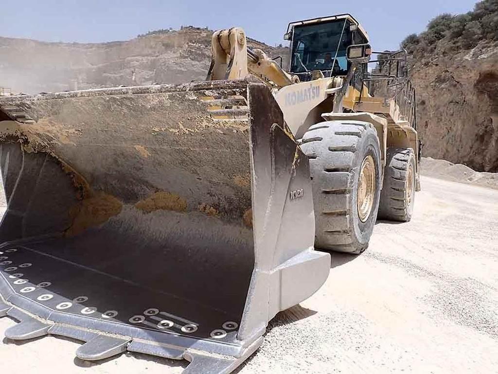 Komatsu WA600-8EO Chargeuse sur pneus