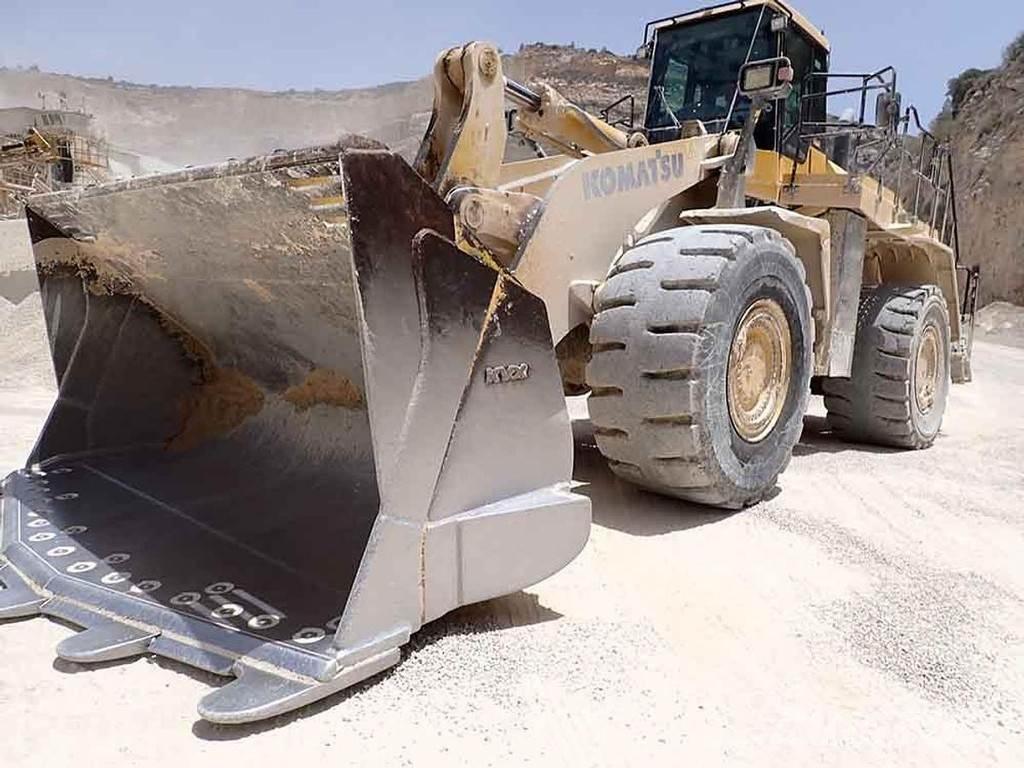Komatsu WA600-8EO Chargeuse sur pneus