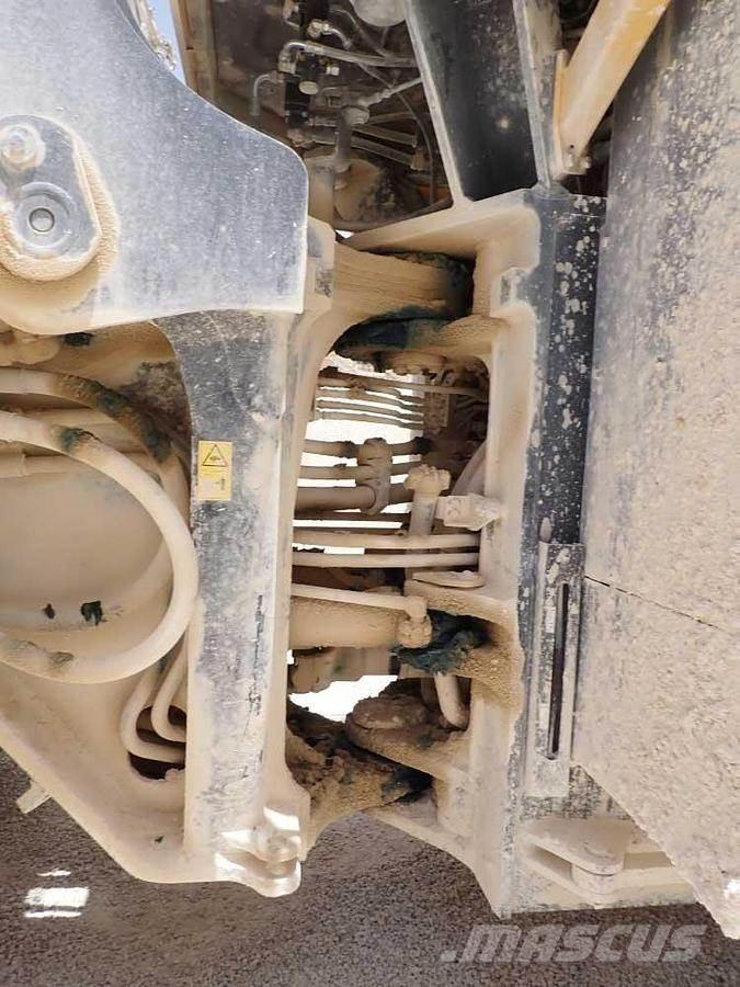 Komatsu WA600-8EO Chargeuse sur pneus