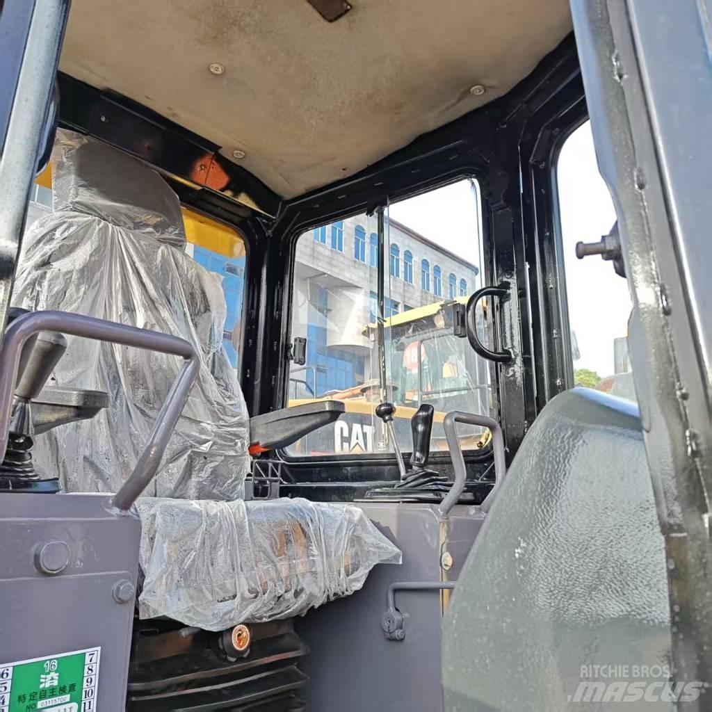 CAT D 5 K Bouteurs sur chenilles