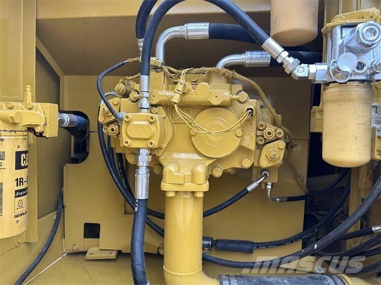 CAT 326D Pelle sur chenilles