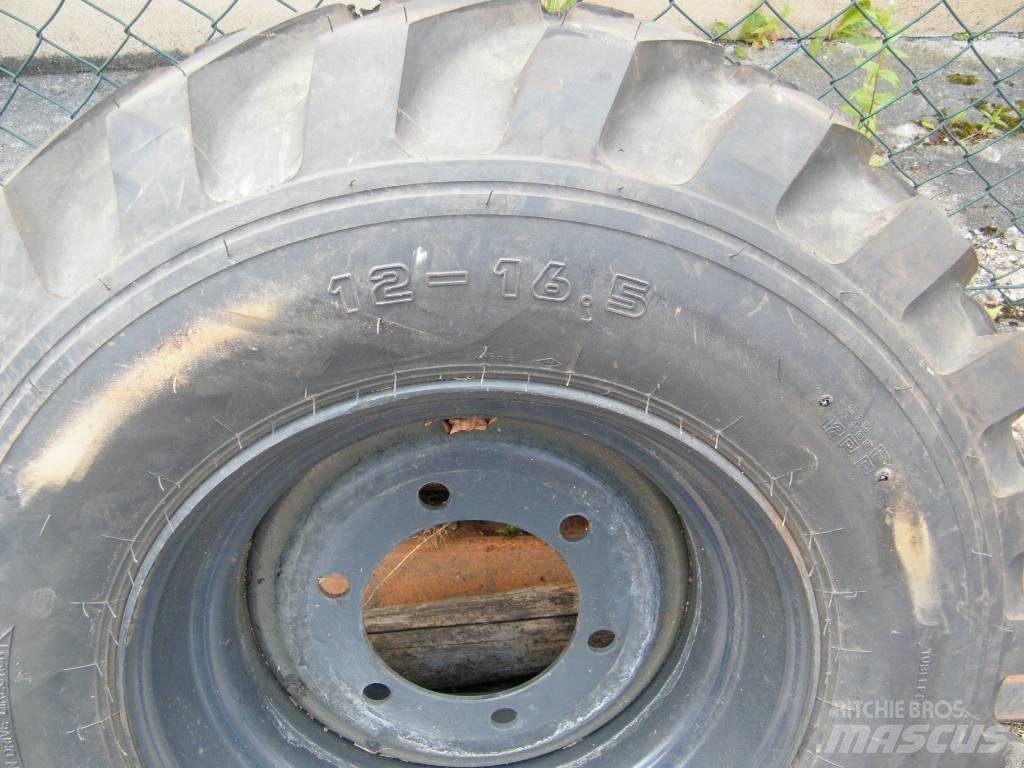 Kumho 12-16,5 Pneus, roues et jantes