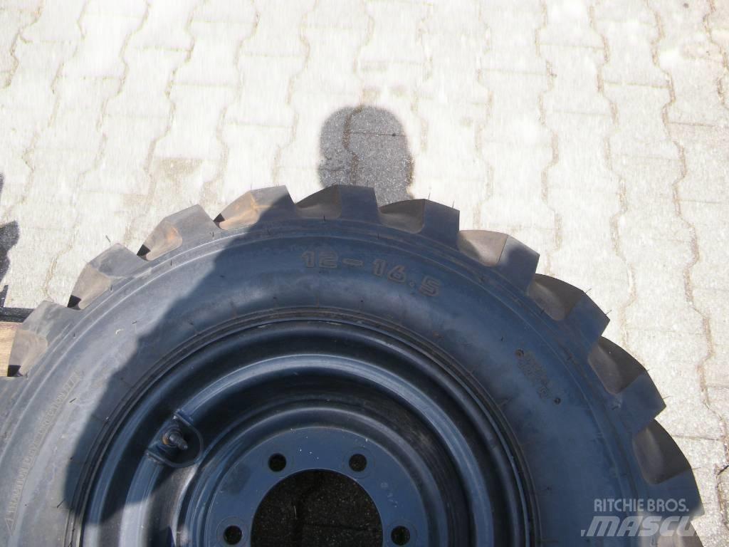 Kumho 12-16,5 Pneus, roues et jantes
