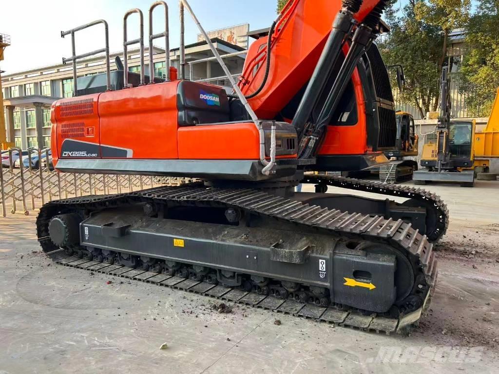 Doosan DX225LC-9C Pelle sur chenilles