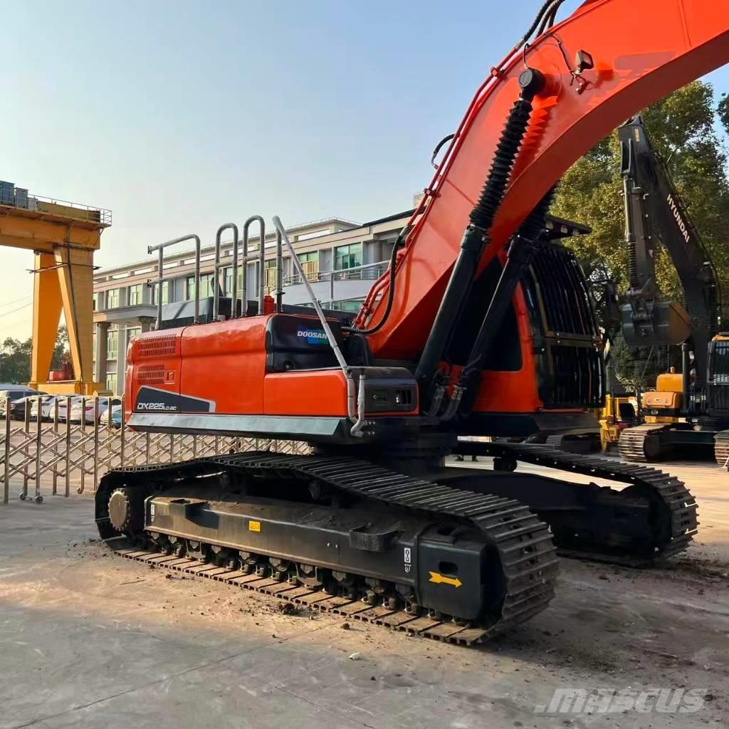 Doosan DX225LC-9C Pelle sur chenilles