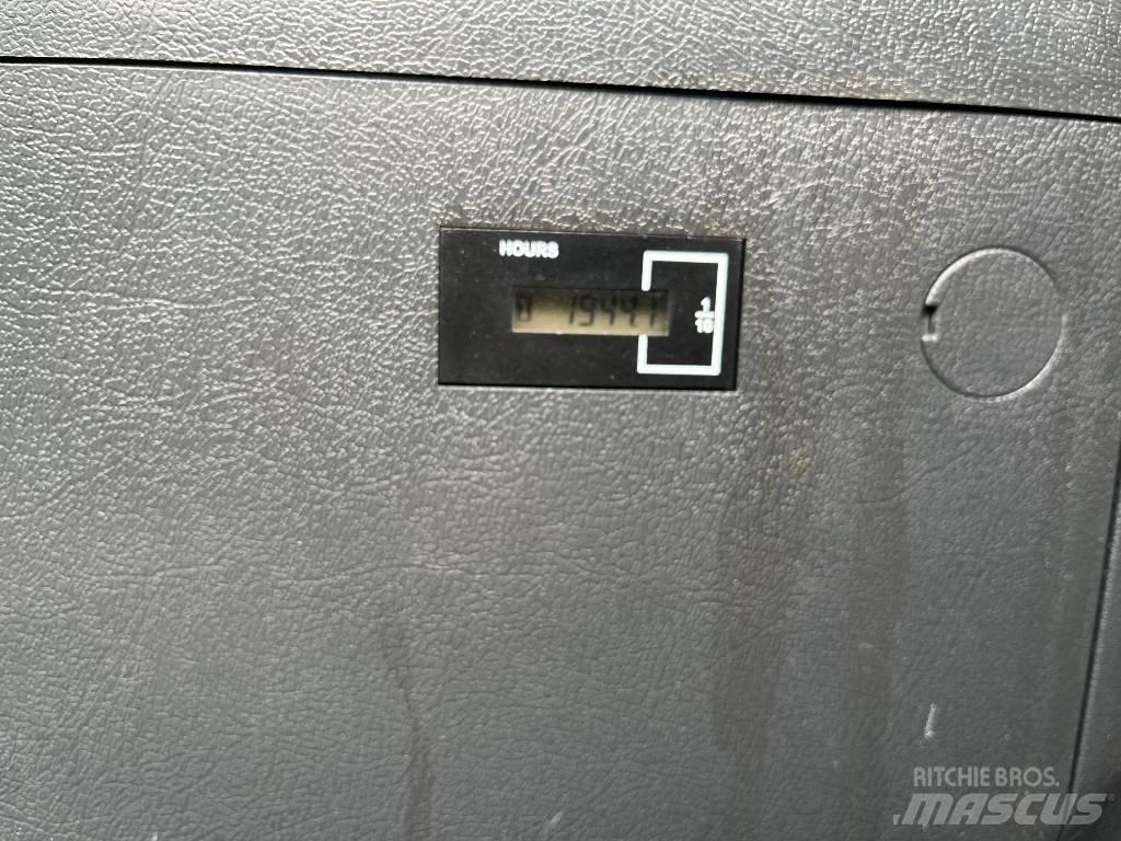 Hyundai HX 140 AL Pelle sur chenilles