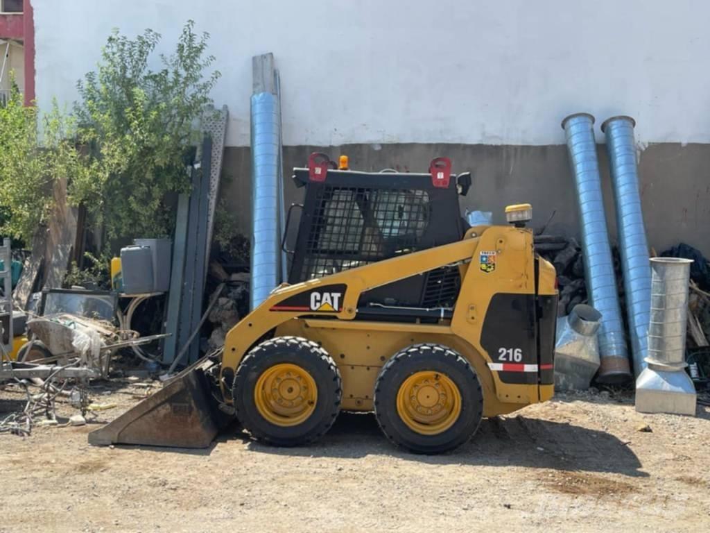 CAT 216 Chargeuse compacte