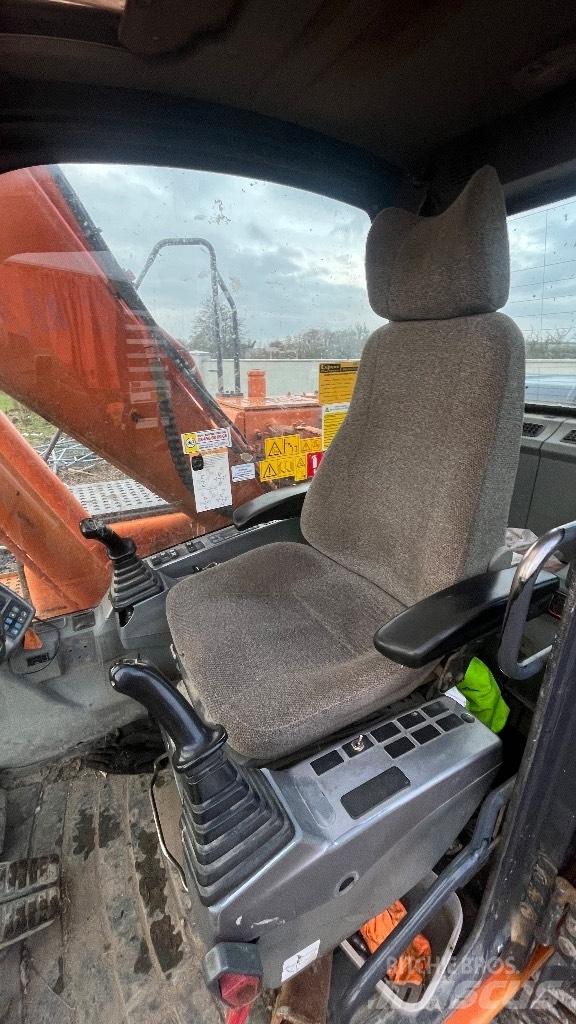 Doosan Dx140 Pelle sur pneus