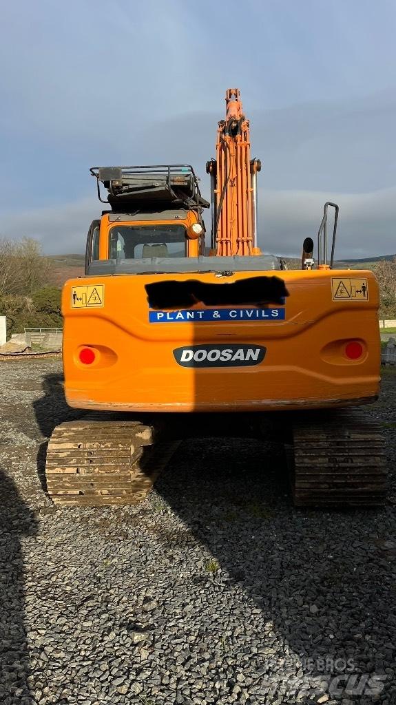 Doosan Dx140 Pelle sur pneus