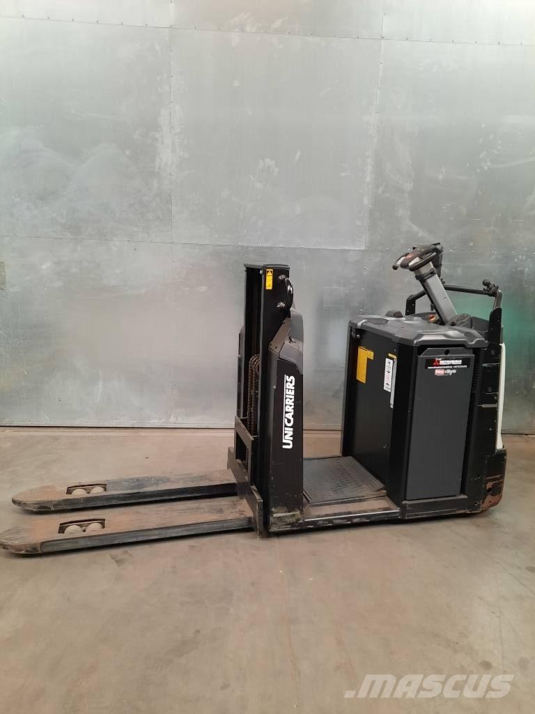 UniCarriers OEP120 Préparateur de commande au sol
