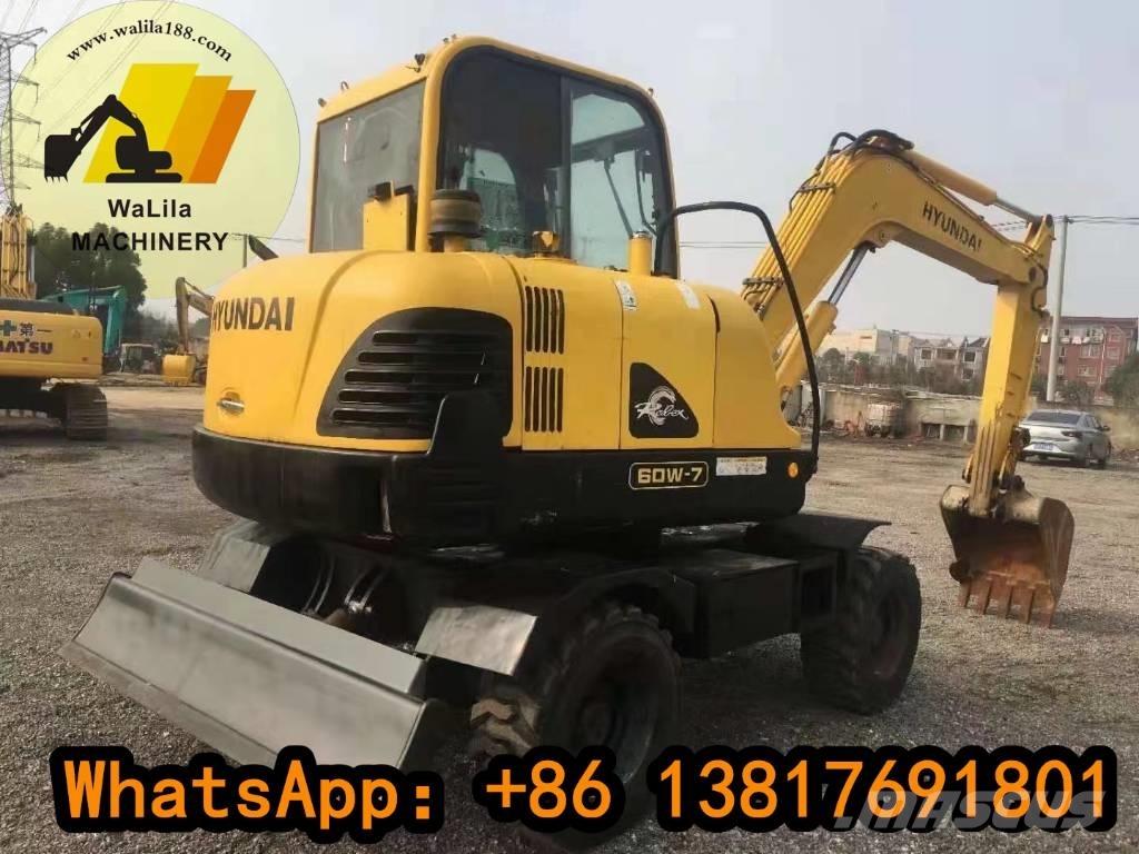 Hyundai 60 W Pelle sur pneus