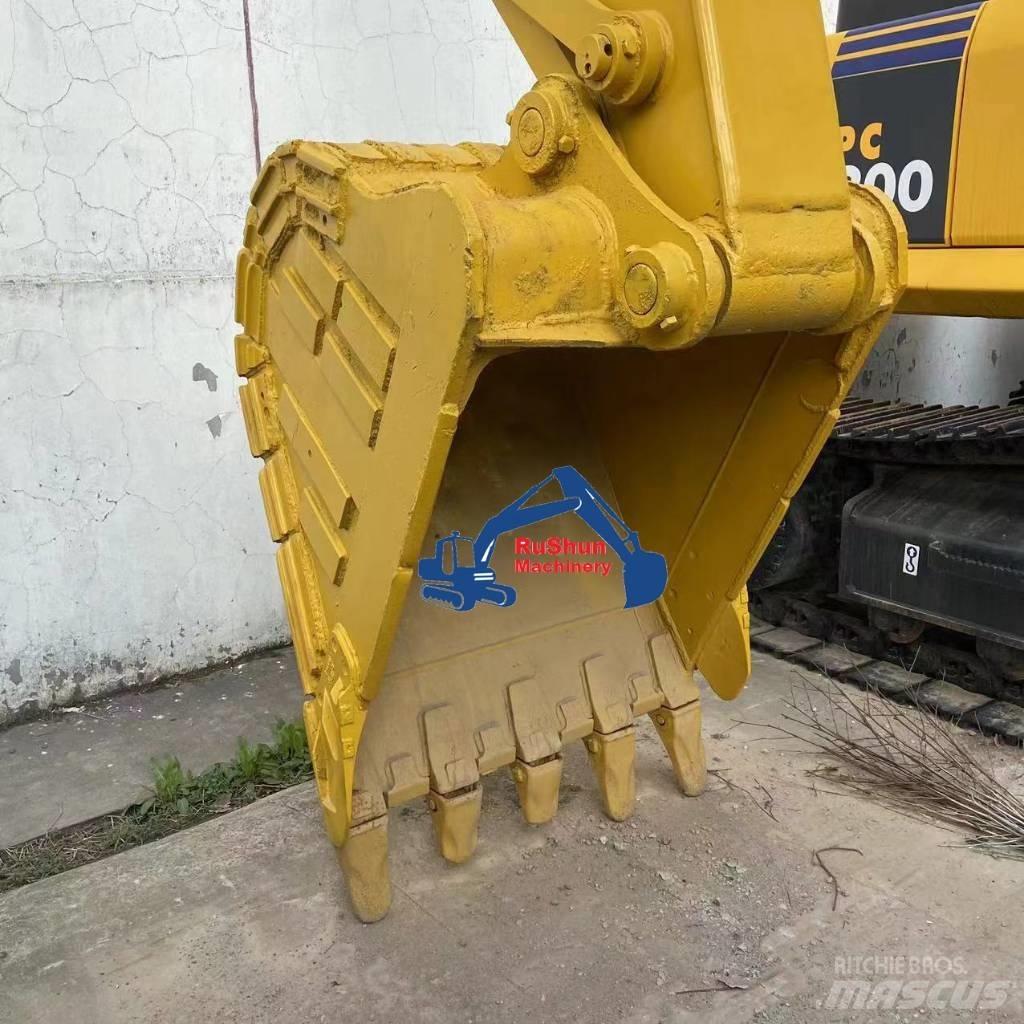 CAT 323D Pelle sur chenilles