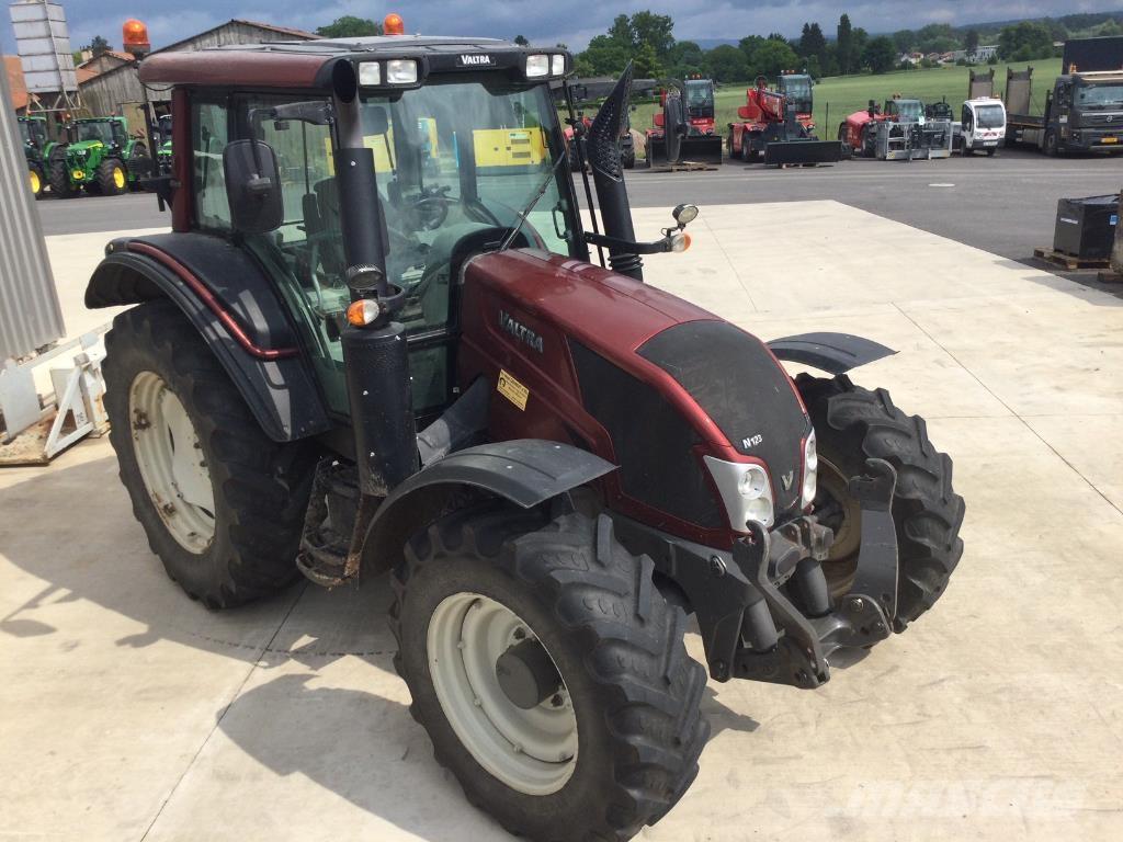 Valtra N123 Tracteur