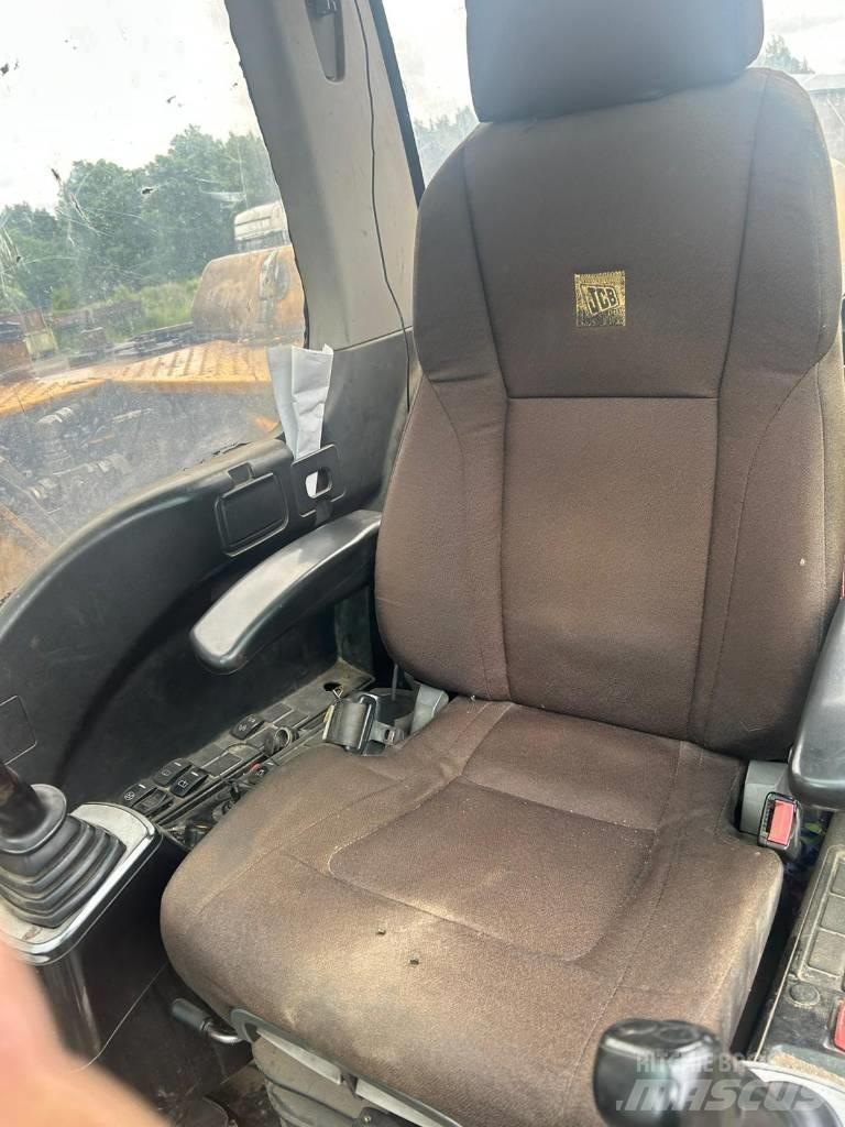 JCB JS 130 LC Pelle sur chenilles