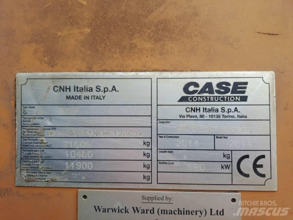 CASE 921 F Chargeuse sur pneus