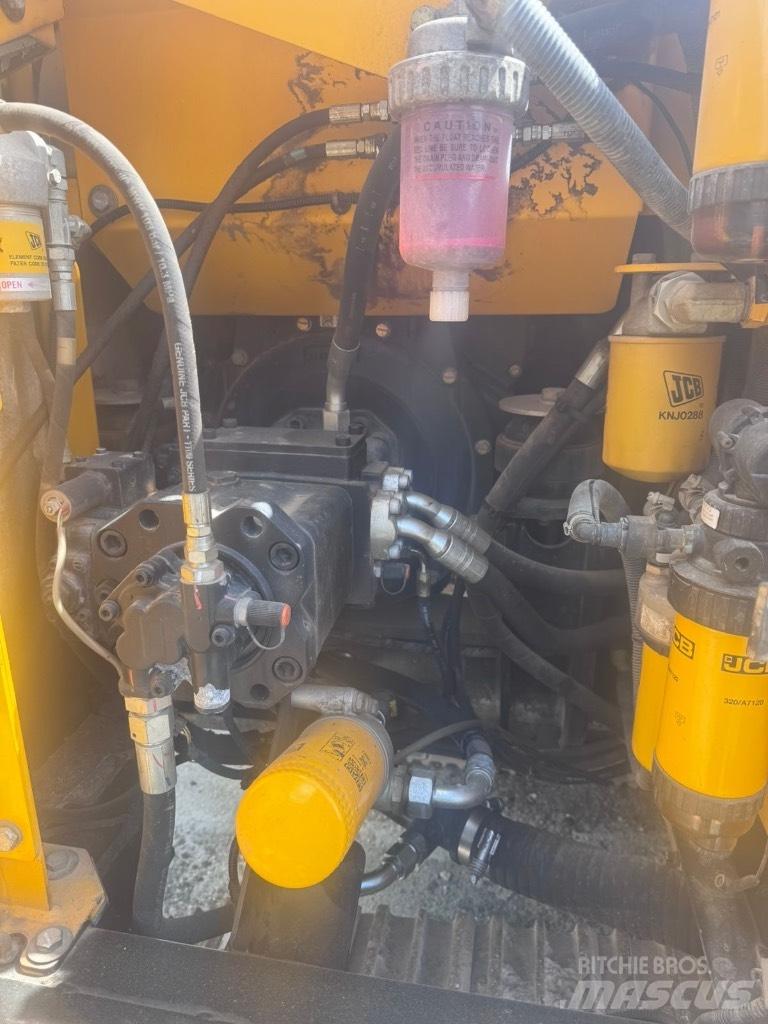 JCB JS 131 LC Pelle sur chenilles