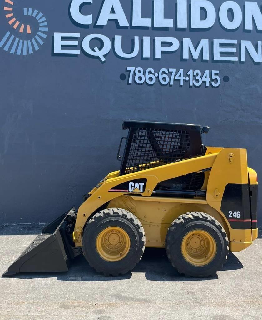 CAT 246 Chargeuse compacte