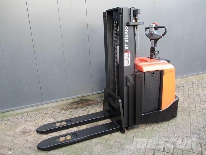 BT SPE 160L Gerbeur accompagnant