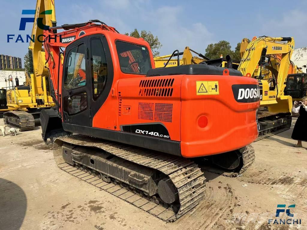 Doosan DX 140 LC Pelle sur chenilles