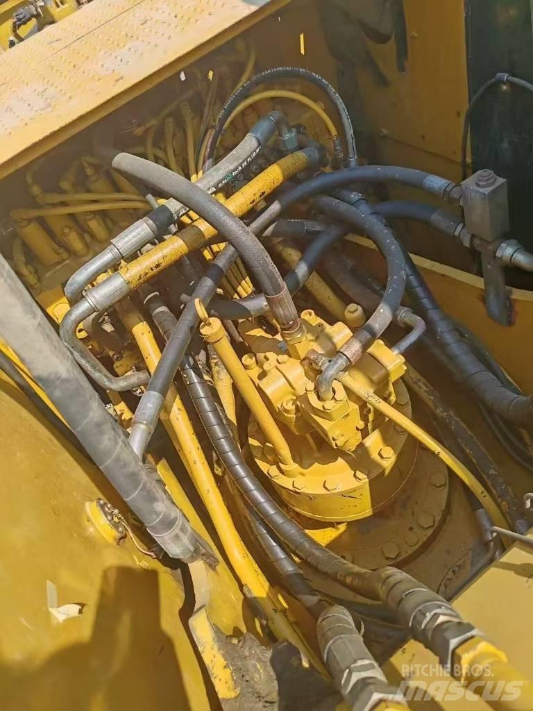 CAT 323D Pelle sur chenilles