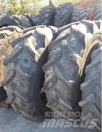  Pneus 13.6R28 Pneus, roues et jantes