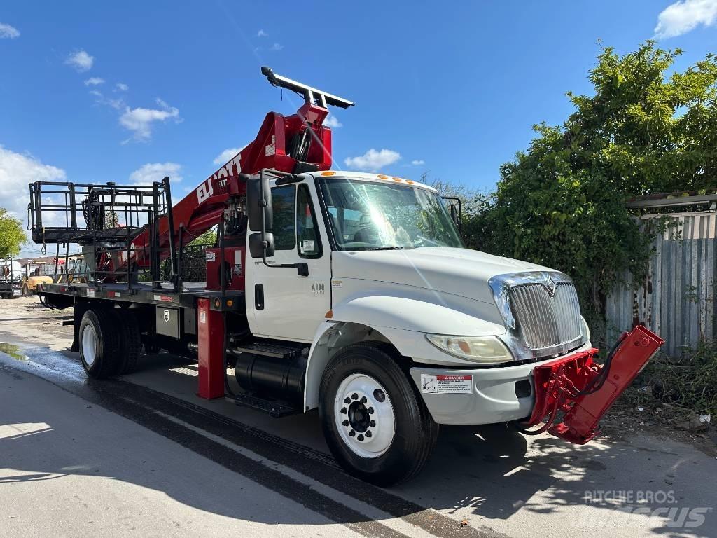 International 4300 Camion plateau