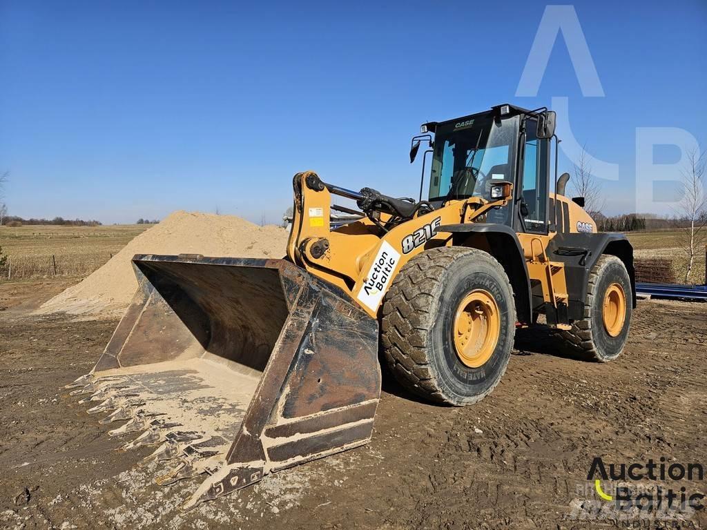 CASE 821 F Chargeuse sur pneus